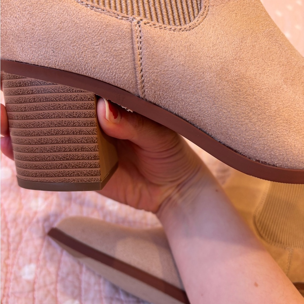 Dream Pairs Tan Heeled Boots - Picture 5 of 6